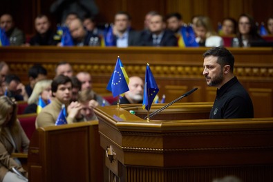 Az ukrán elnök bemutatja tervét a parlamentben. Fotó: Facebook / Volodimir Zelenszkij
