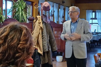 Kelemen Tibor szerint az utalványok haszna, hogy általuk munkarégiség is szerezhető. A szerző felvétele