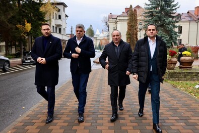 Marcel Ciolacu karácsonykői látogatásán. Fotó: Facebook/Marcel Ciolacu