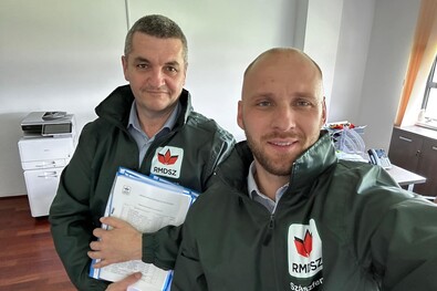 A szászfenesi RMDSZ-frakció: Albert Zoltán alpolgármester és Fodor Norbert tanácstag. Fotó: Facebook / RMDSZ Szászfenes