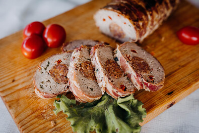 Mit készítsünk ma? (Baconbe tekert kolbászos vagdalt)