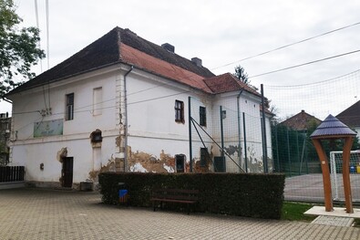 A meglehetősen nagy épületet szakaszosan újítanák fel. A szerző felvétele