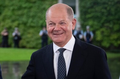 Olaf Scholz bizalmi szavazást kért. Fotó: Facebook / Orbán Viktor