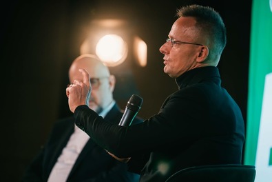 Szijjártó Péter az RMDSZ csíkszeredai kampányrendezvényén. Fotó: Facebook / RMDSZ