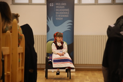 A szamosújvári Balázs-Beksi Réka az anyanyelvi megmérettetésen. Fotó: Albert Levente