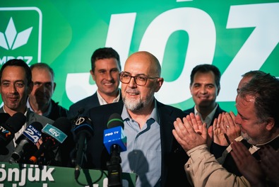 Kelemen Hunor nyilatkozik az urnazárást követően. Fotó: Facebook / Kelemen Hunor