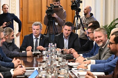 Javában zajlanak a tárgyalások a munkacsoportban. Fotó: Facebook / Miklós Zoltán
