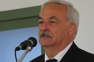 Hit és reménység, az Istentől kapott jegyek (Beszélgetés Kató Bélával, az Erdélyi Református Egyházkerület leköszönő püspökével)