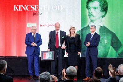 Hernádi Zsolt, Kincses Előd, Schmidt Mária és Kövér László a díjátadón. Fotó: Látószög, Schmidt Mária blogja