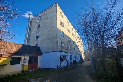 A garzon épülete, előtérben a hőközponttal. A szerző felvétele