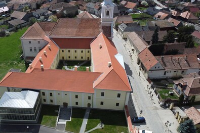 A minorita rendház előtt elvezető Kanta utcára kockakő burkolat kerül. Fotó: Baróti Elemér