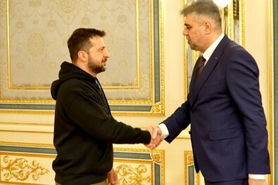 Marcel Ciolacu román kormányfő és Volodimir Zelenszkij ukrán államfő. Fotó: gov.ro