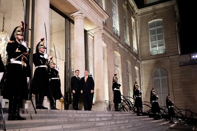 Macron nukleáris védőernyőt akar Európába
