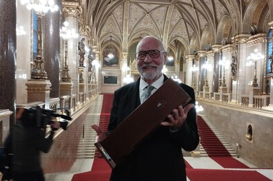 Nemes Levente a Kossuth-díjjal. Fotó: Nagy B. Sándor