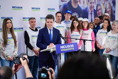 Nicușor Dan kizárólag magánadományokból, önkéntesekkel kampányol. Fotó: Facebook / Nicușor Dan