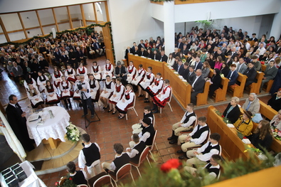 Konfirmálás a sepsiszentgyörgyi belvárosi református templomban. Fotó: Albert Levente