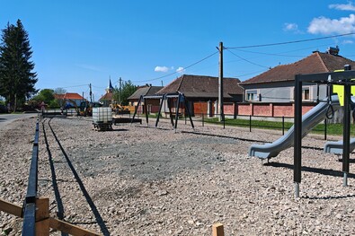 Parkosított játszótér Bélafalván