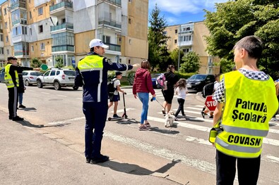 Akcióban az iskolai járőrök. Fotó: Kovászna megyei rendőrség