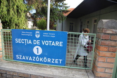 Aki időt nyer…