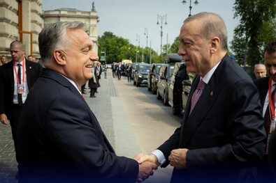 Orbán Viktor fogadja Recep Tayyip Erdoğant. Fotó: Facebook / Orbán Viktor