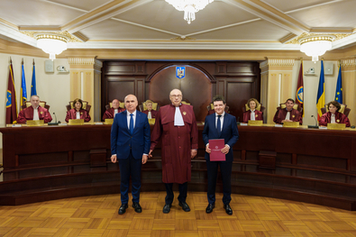 Az alkotmánybíróság ünnepélyes ülésen mondta ki az elnökválasztás érvényességét. Fotó: presidency.ro