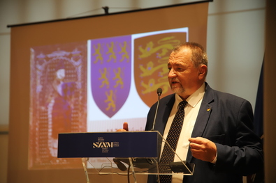 Szekeres Attila István előadás közben. Albert Levente felvétele