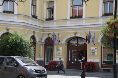 Békefenntartókat a polgármesteri hivatalokba