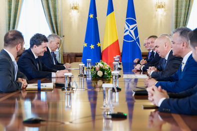 A PNL küldöttsége Cotoceni-ben. Mosolyogva tárgyaltak az államfővel, de nem egyeztek meg. Fotó: presidency.ro