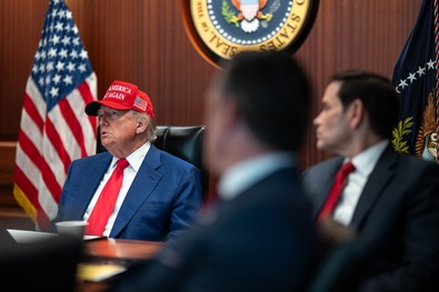 Donald Trump amerikai elnök az iráni csapást megelőző tanácskozáson. Fotó: Facebook / President Donald J. Trump