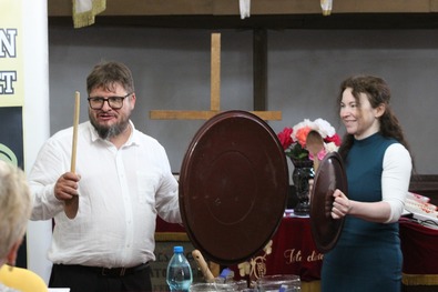 Barticel-Kiss Krisztián és felesége, Emese. Fotó: Kézdi-Orbai Református Egyházmegye / Facebook