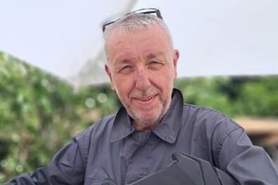 Védőöltözékben dolgozik a kolozsvári Nemes András Csaba. A szerző felvétele
