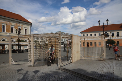 Kánikulában enyhülést nyújt a párakapu. Fotó: Albert Levente