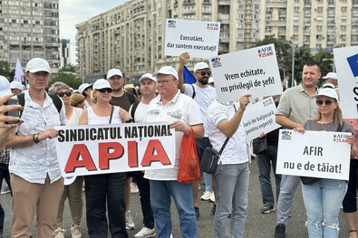 Tüntetők a kormánypalota előtt. Fotó: Facebook / Blocul Național Sindical