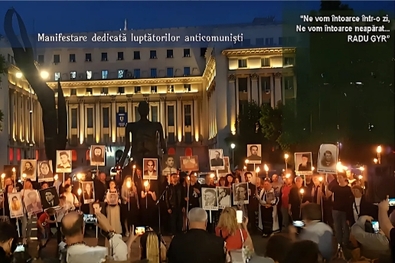 A jelentés borítóképe egy fővárosi megemlékezésről. Fotó: Facebook / Elie Wiesel Intézet