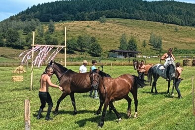 Lovas ügyességi verseny Zágonban