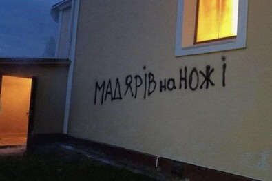 „Késhegyre a magyarokat”. Fotó: Kárpáti Igaz Szó