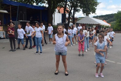  A dálnoki Darkó Jenő-iskola tanulói is felléptek a falunapokon. Fotó: Iochom István