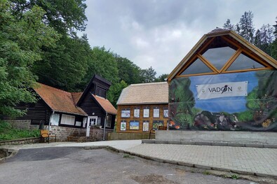 Belépési és vízgondok Sugásfürdőn