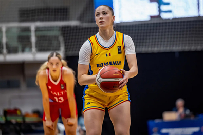 Bara-Németh Beáta a román válogatott legjobb lepattanózója volt. Fotó: FIBA