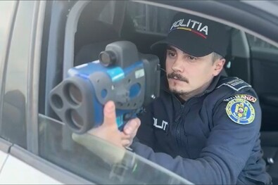 Sebességmérés. A Kovászna megyei rendőrség archív felvétele