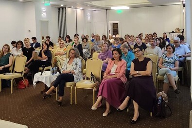 Szakmai eszmecserén a poliklinikai orvosok. Fotó: Facebook / APMA