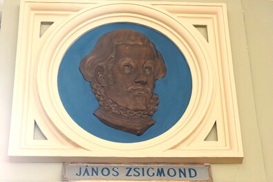 János Zsigmond fejedelem domborművű portréja a Magyar Unitárius Egyház püspöki hivatalában Kolozsváron. Fotó: Szekeres Attila