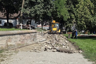 Zajlanak a munkálatok a Diákdomb előtt is. Fotó: Facebook / Benedek Huszár János