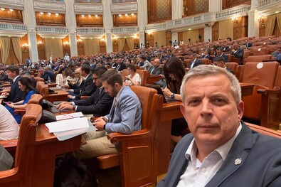 Miklós Zoltán képviselő a hétfői együttes ülésen. Fotó: Facebook / Miklós Zoltán