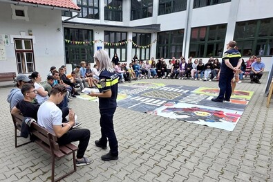 Az iskolák biztonságáért (Rendőrök és csendőrök)