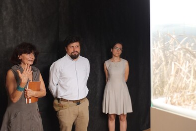 Nagy T. Katalin, Makkai István és Ungvári-Zrínyi Kata a Rézben érthető című kiállítás záró­eseményén az EMŰK-ben. Fotók: Mózes László
