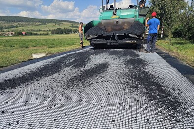Aszfaltozzák az utcákat (Vargyas)
