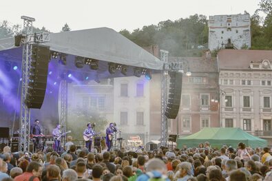 Toró Tamás fájlalja, hogy róla szólnak a hírek a Brassói Magyar Napok kapcsán, és nem arról, hogy a Bagossy Brothers koncertjén nyolcezren vettek részt. Fotó: Facebook /  Brassói Magyar Napok