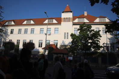 Feleannyi osztálypénzt ad a város