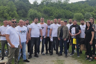 A román és francia állampolgárságú Horațiu Potra szülővárosában, Szászmedgyesen a helyi tanács tagja, a Hazafiak Pártja színeiben választották meg. Fotó: Facebook / Horațiu Potra Primărie